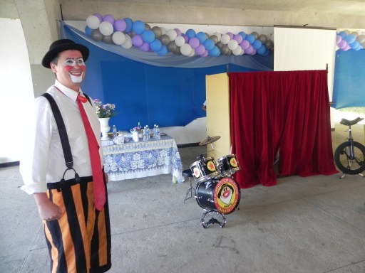 Polo EAD de Nova Friburgo - Dia do pedagogo - Família Clou - O menor circo do mundo