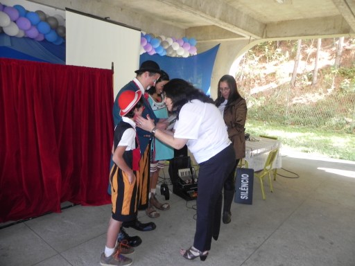 Polo EAD de Nova Friburgo - Dia do pedagogo - Família Clou - O menor circo do mundo
