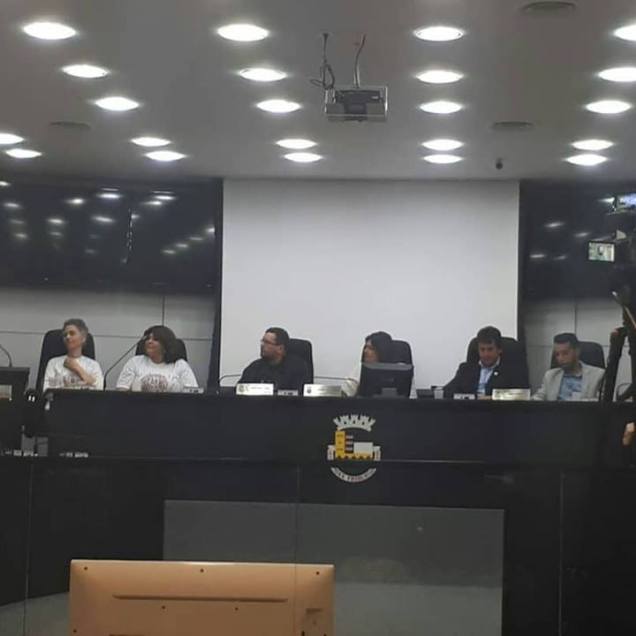 Foto 5: Aluna Tatiana Araújo dando seu discurso. Créditos: Facebook da aluna Tatiana Araújo.