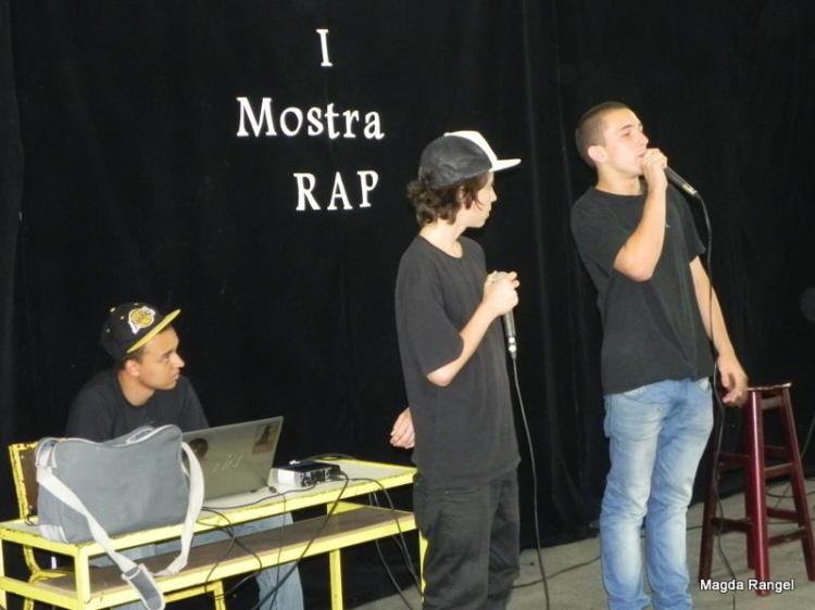 O grupo DROP, composto por Fábio Chaveirinho e Victor Baptista, se apresentou pela primeira vez na Mostra de Rap do Polo!
