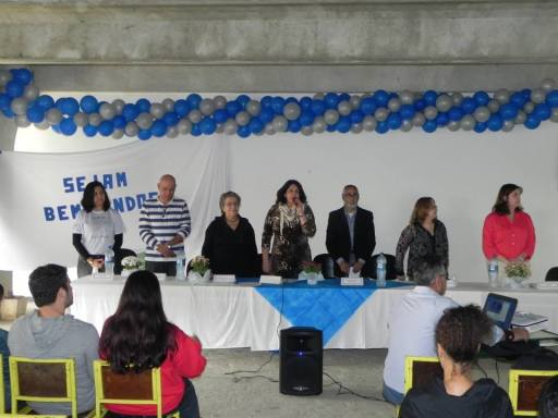Da esquerda pra direita: Magda Rangel,prof Ronaldo Amorim, profª Bertha do Valle, profª Rosali Zavoli, prof Larry Busquet, profª Marilene Cadei e profª Aline Peçanha