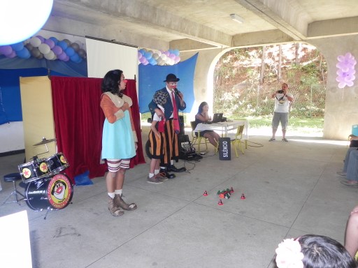 Polo EAD de Nova Friburgo - Dia do pedagogo - Família Clou - O menor circo do mundo