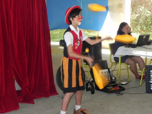 Polo EAD de Nova Friburgo - Dia do pedagogo - Família Clou - O menor circo do mundo