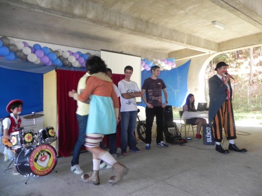 Polo EAD de Nova Friburgo - Dia do pedagogo - Família Clou - O menor circo do mundo