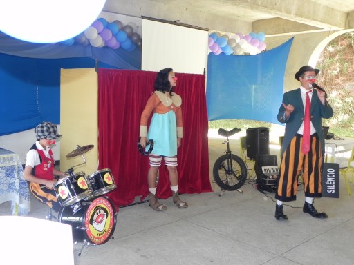 Polo EAD de Nova Friburgo - Dia do pedagogo - Família Clou - O menor circo do mundo