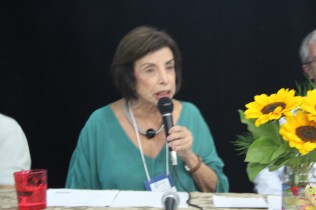 Foto 8: Palestrante Geni Nader Vasconcelos. Créditos: Carolina Maciel Mattos.