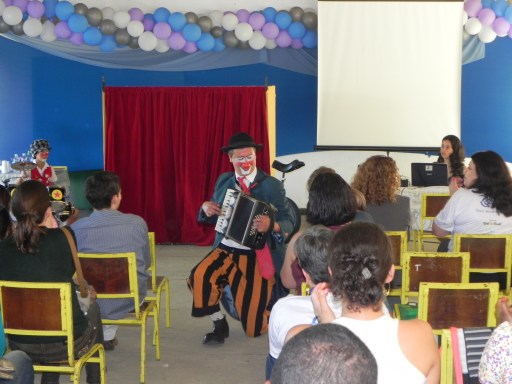 Polo EAD de Nova Friburgo - Dia do pedagogo - Família Clou - O menor circo do mundo